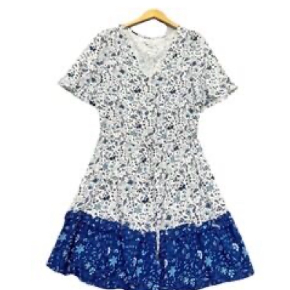 Floral V-Neck Tiered Dress in White and Blue size XL